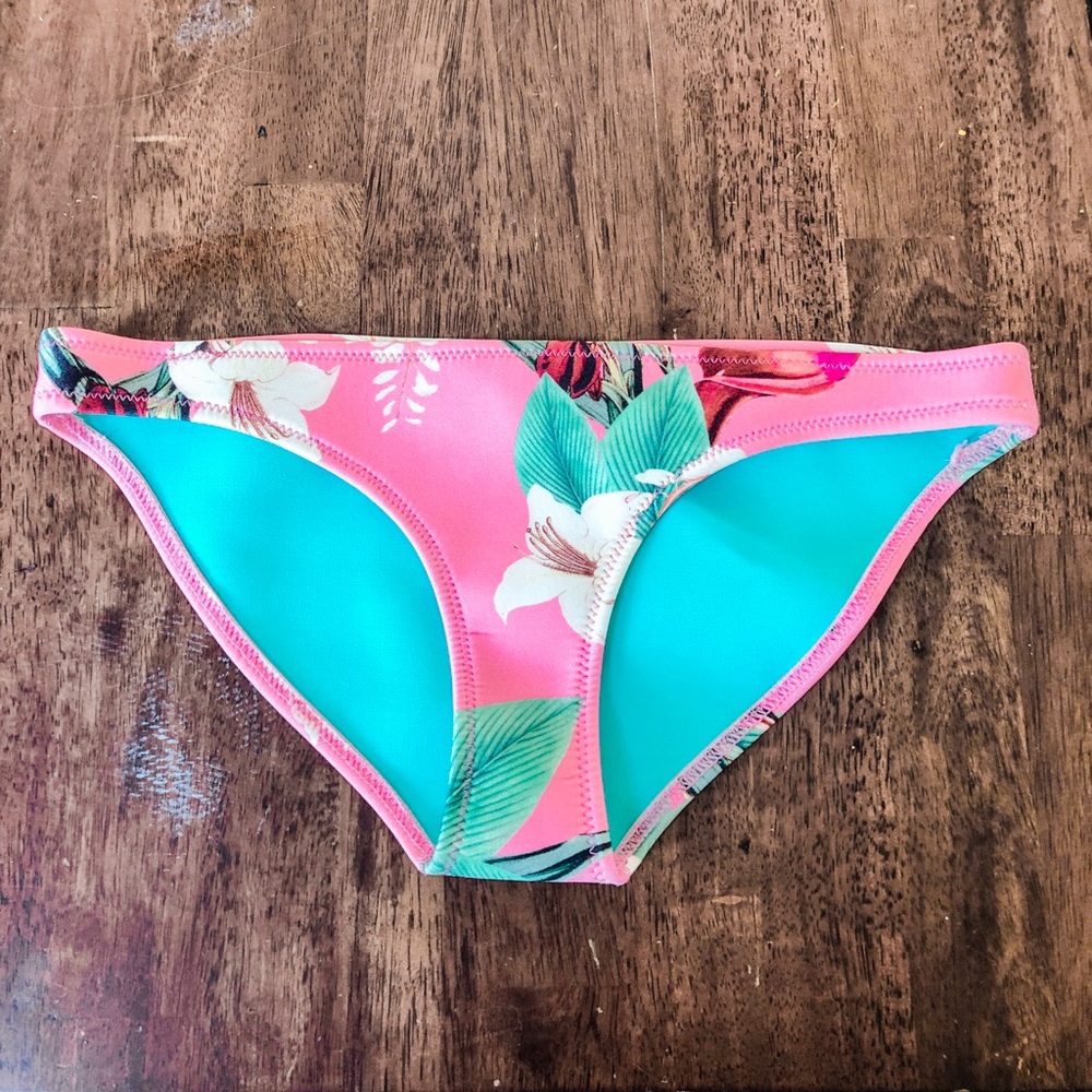 Triangl Swimwear Tropical Floral Pink Bottoms 🌴👙